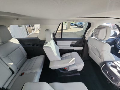 2027 Ford Expedition Platinum