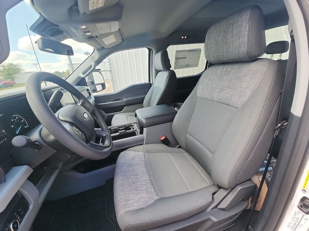 2027 Ford Super Duty F-350® XLT