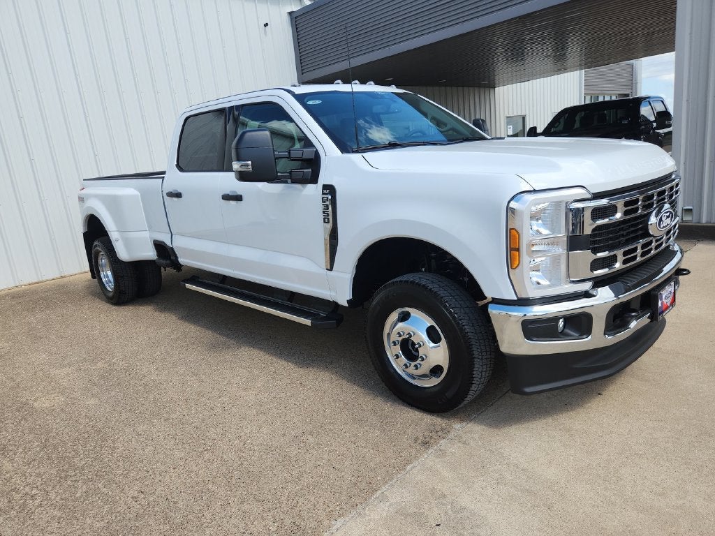 2027 Ford Super Duty F-350® XLT