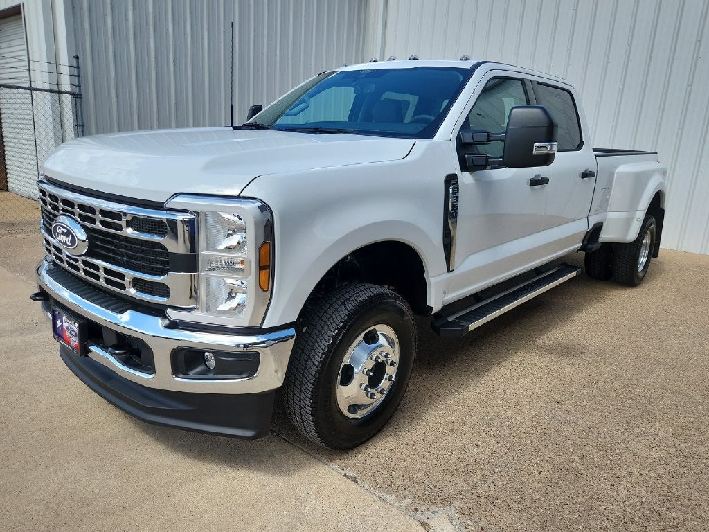 2027 Ford Super Duty F-350® XLT