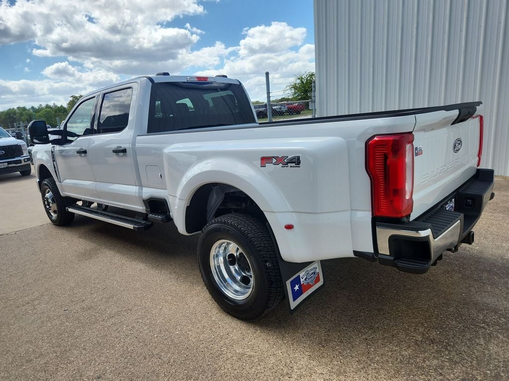 2027 Ford Super Duty F-350® XLT